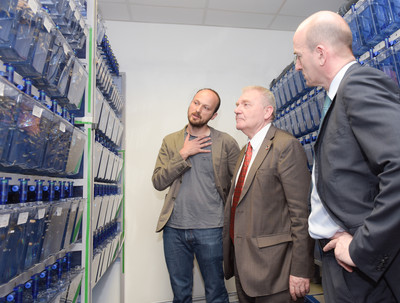 Foto: Prof. Judkewitz, Prof. Bourguignon und Thomas Gazlig, Geschäftsbereichsleiter Forschung im Labor, Foto Charité/ Wiebke Peitz